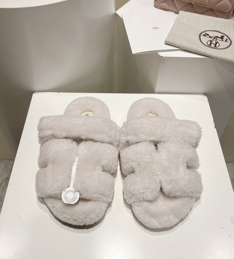 H**mes slippers